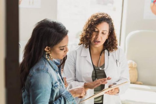 Loi santé au travail : un questions-réponses complète le décret sur le suivi mutualisé de l'état de santé du salarié travaillant pour plusieurs employeurs