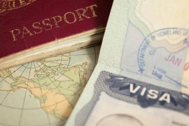 Travailleurs étrangers : une nouvelle directive facilite « le permis unique de travailler »
