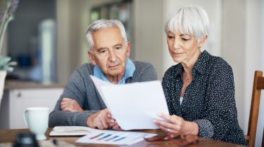 Cession des titres de société par un couple soumis à une imposition commune : précisions sur l'articulation des différents abattements